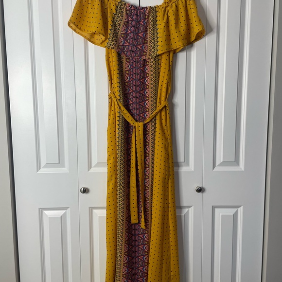 AUW Maternity Off Shoulder Maxi Dress - Picture 2 of 6